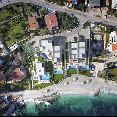 Beachfront Lemonade With Pool I Apartmán